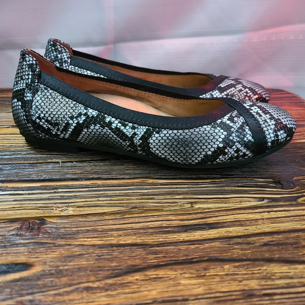 Vionic Caroll Snake Stylish Flats Womens Size 5